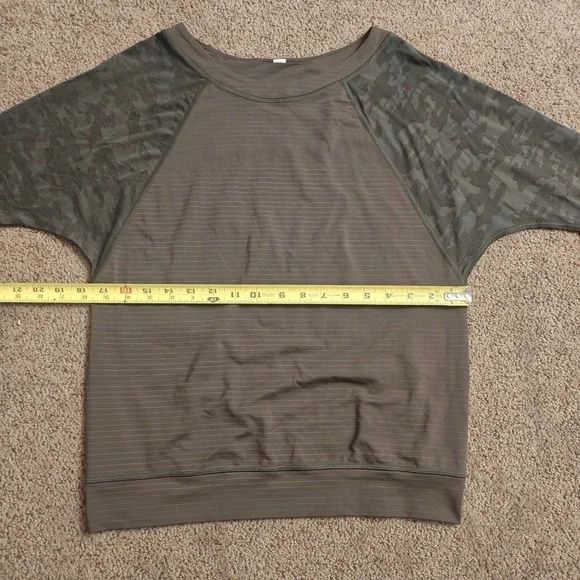 Lululemon Swiftly Tech Long Sleeve Top Camo‎ Sleeve Stripe Olive Green Women's M - Picture 4 of 12